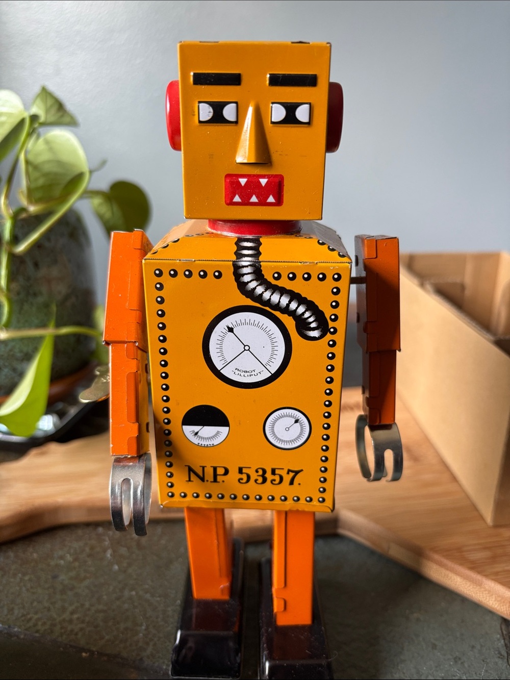 Lilliput Robot Tin Toy - Orange tin wind up robot with key